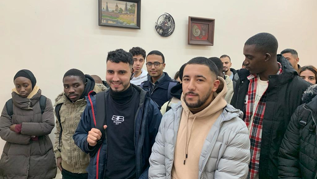 Книжная выставка «Русский язык как иностранный»