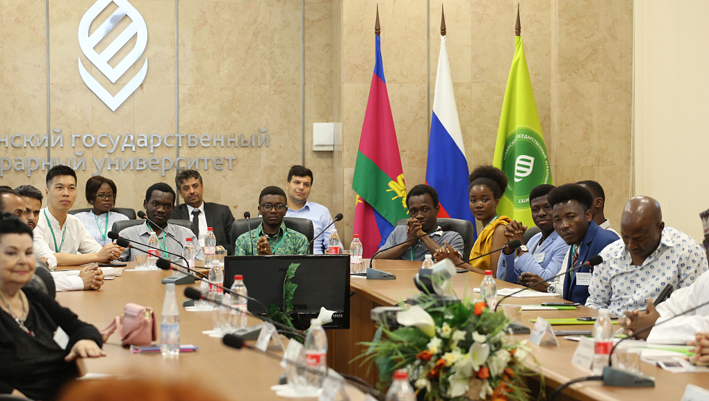 Приветствуем весь мир! 