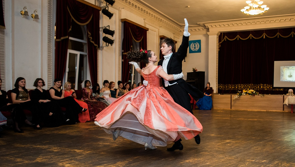 Приняли участие в праздничном этнобале