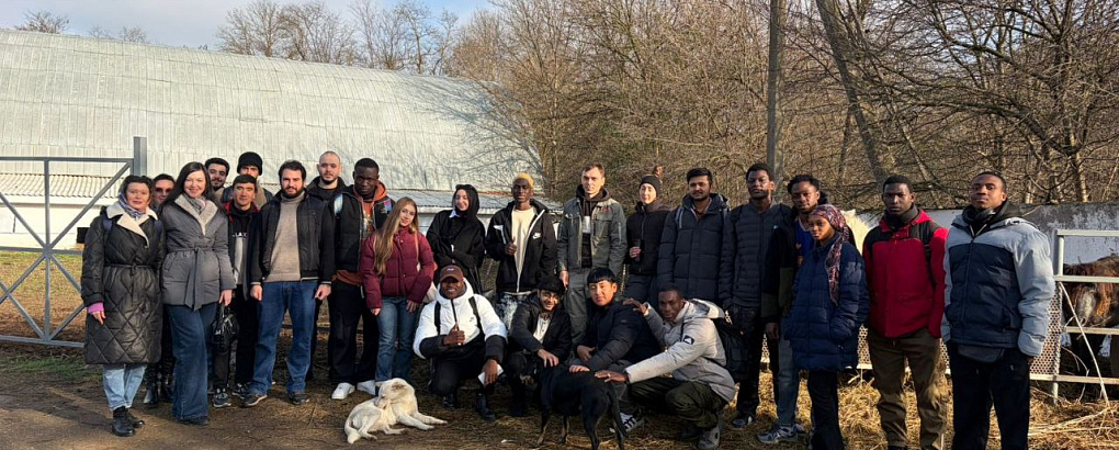 Путешествие иностранцев в конноспортивный клуб