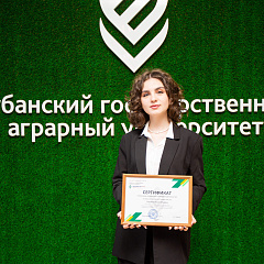 В КубГАУ студентам-первокурсникам вручили сертификаты на получение повышенных именных стипендий
