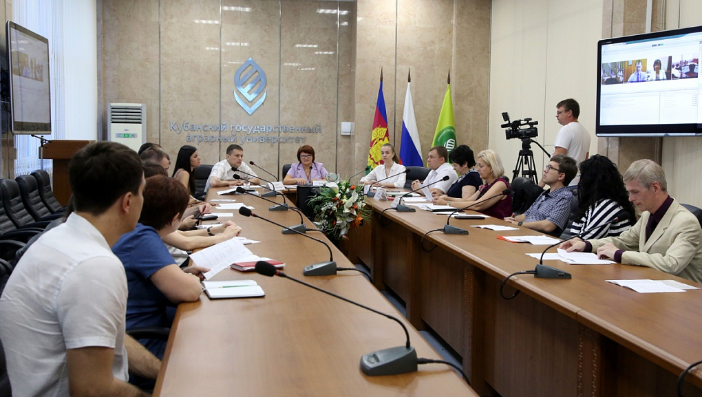 Вуз не только учит, но и воспитывает 