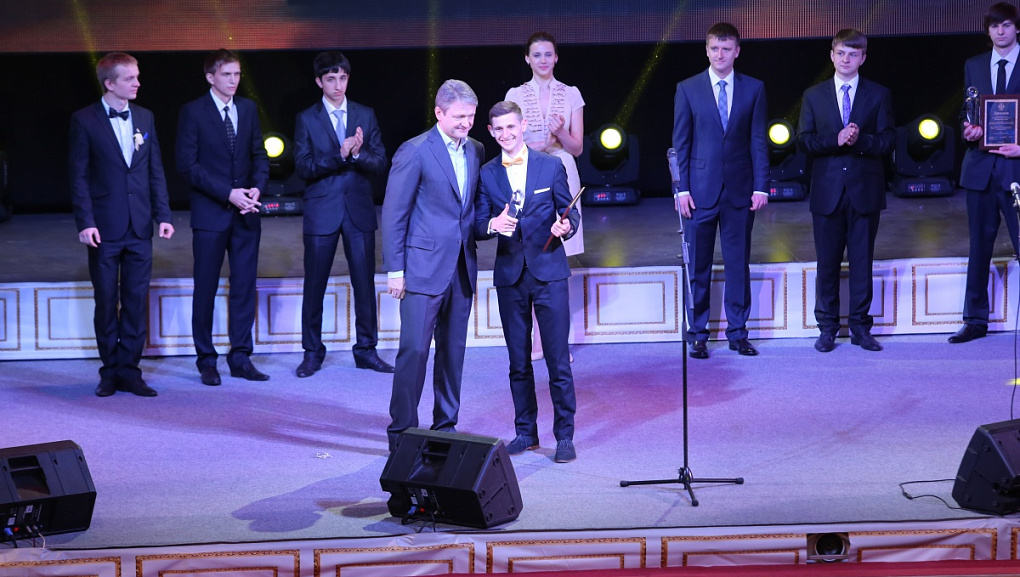 Поздравляем победителей губернаторского конкурса «Премия IQ года»!