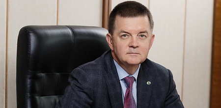 Поздравление ректора с 80-летием Победы