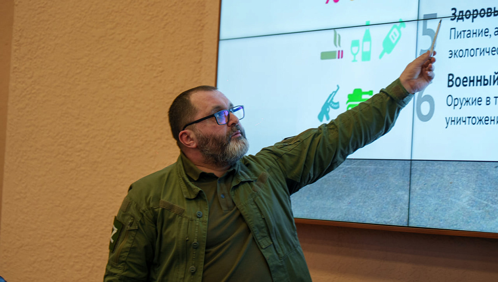 Лекция о мышлении и ответственности с советником главы ДНР Игорем Кимаковским