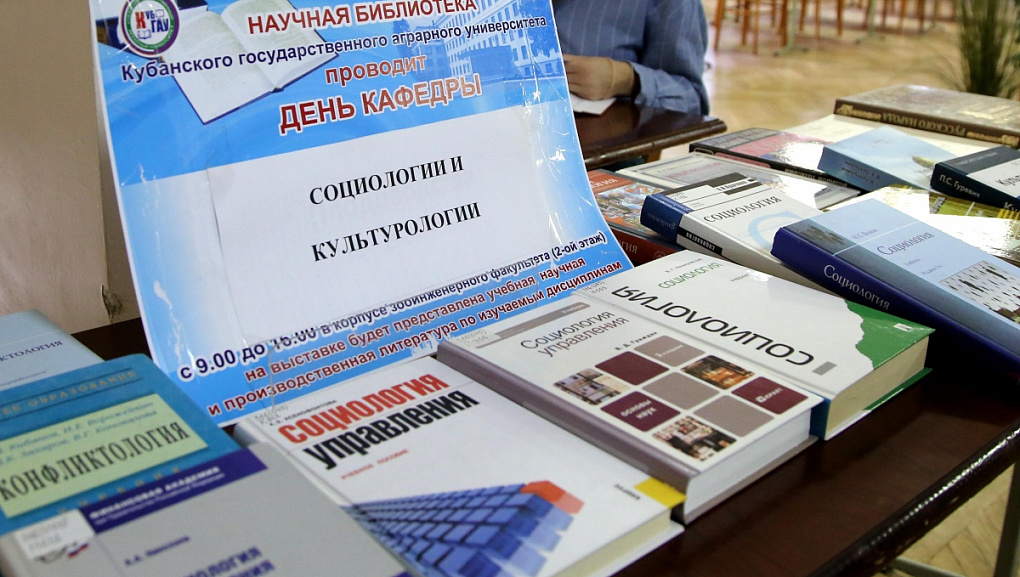 Из века в век переходя...
