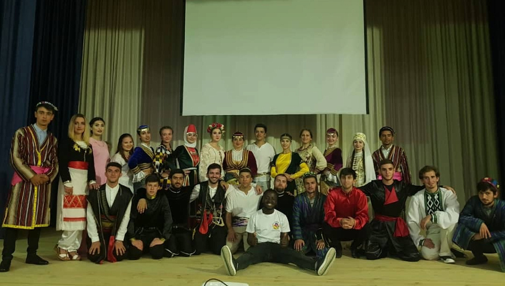 Клубы интернациональной дружбы, объединяйтесь!