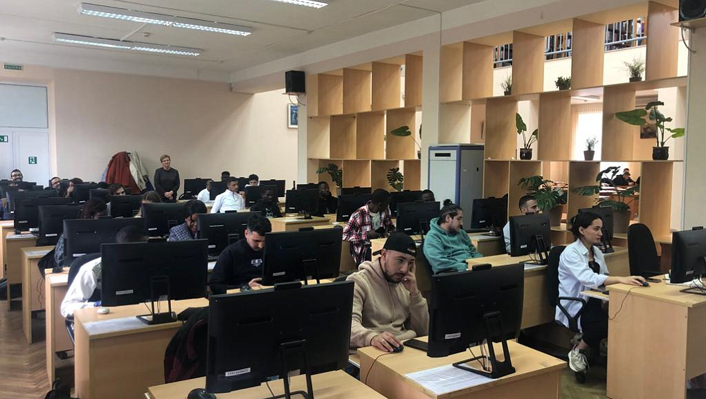 Книжная выставка «Русский язык как иностранный»