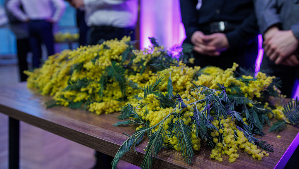 В КубГАУ поздравили женщин с Международным женским днём