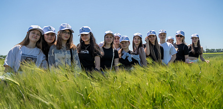 День поля в учхозе «Кубань»: школьники постигают агронауку