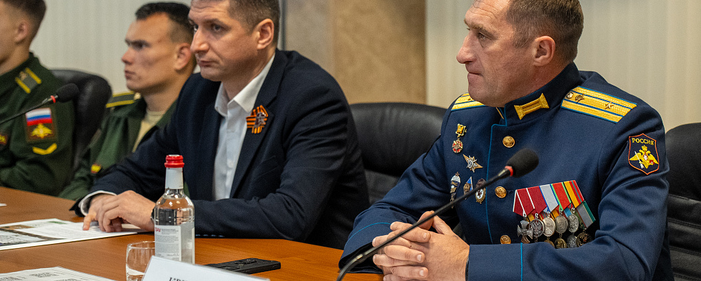 Студенты встретились с кавалером ордена Мужества Сергеем Крившенко