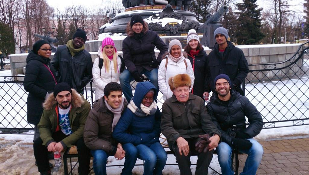 Christmas extravaganza for foreign students