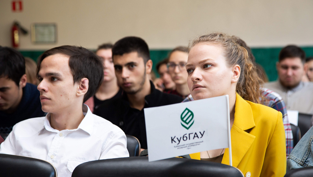Обсудили преимущества высшего образования