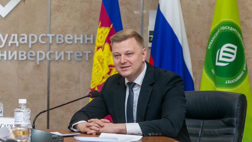 Не креслом жить, а делом!