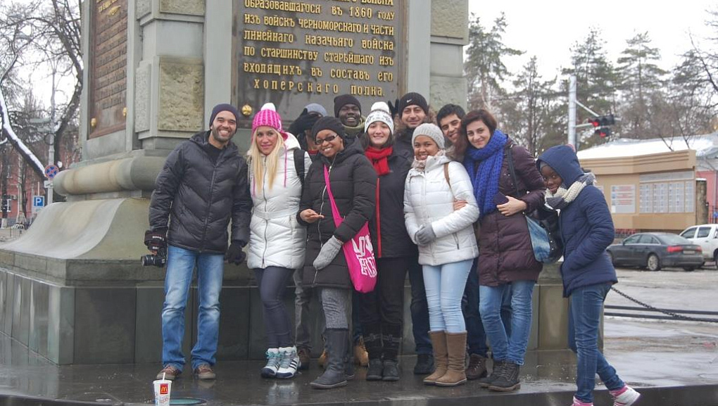 Christmas extravaganza for foreign students