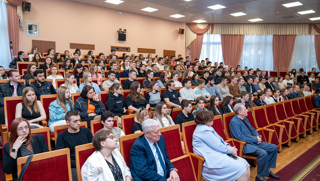 Заместитель главного судебного пристава РФ Юрий Русанов посетил Кубанский ГАУ