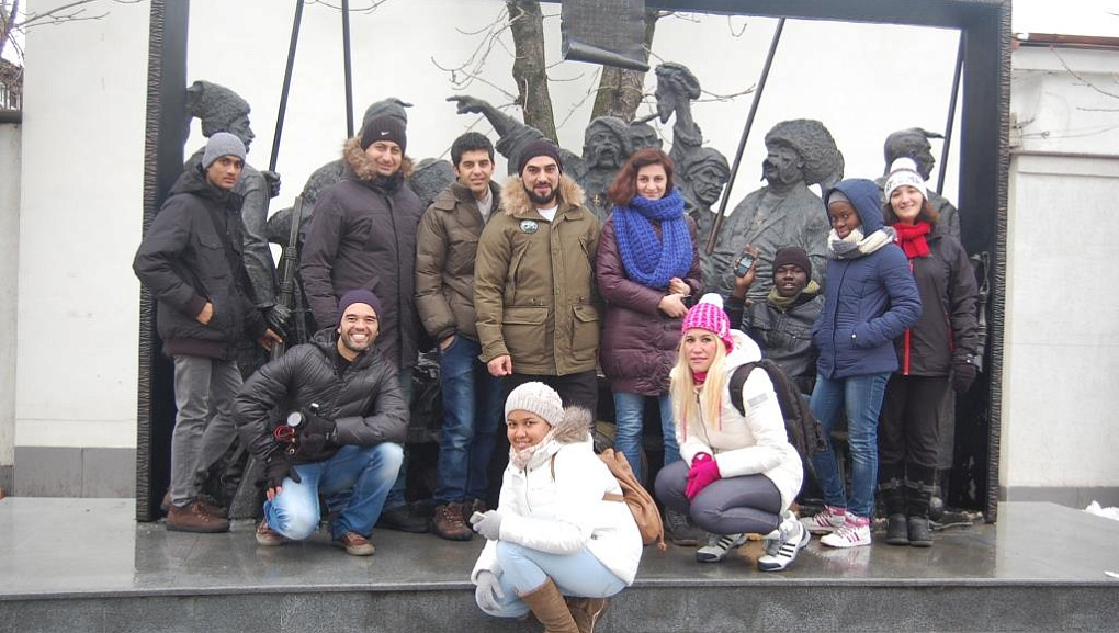 Christmas extravaganza for foreign students