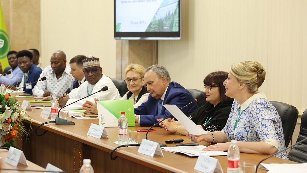 Приветствуем весь мир! 