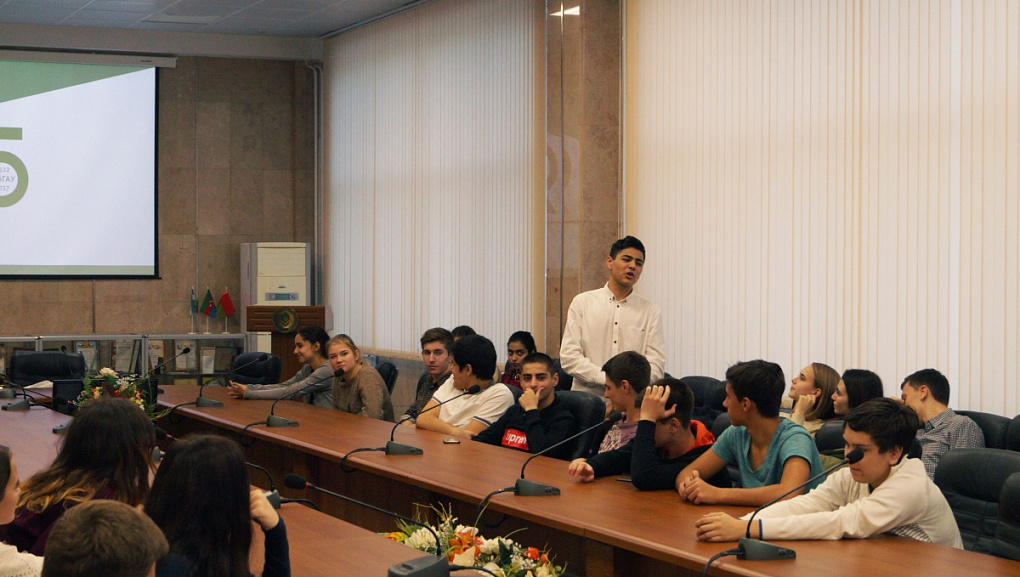 Обсудили устройство Вселенной