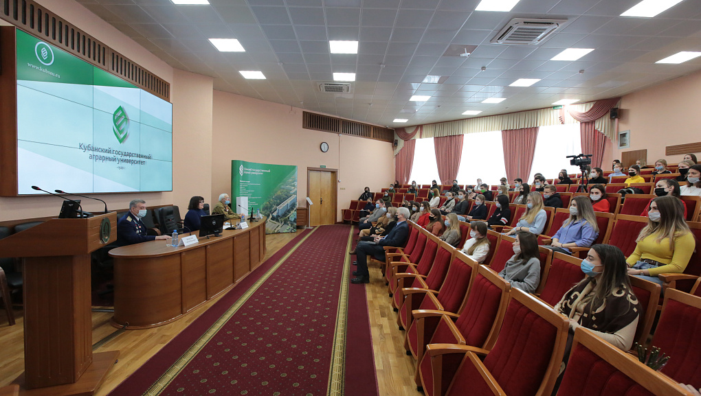 Встреча студентов учетно-финансового факультета с воинами-интернационалистами 