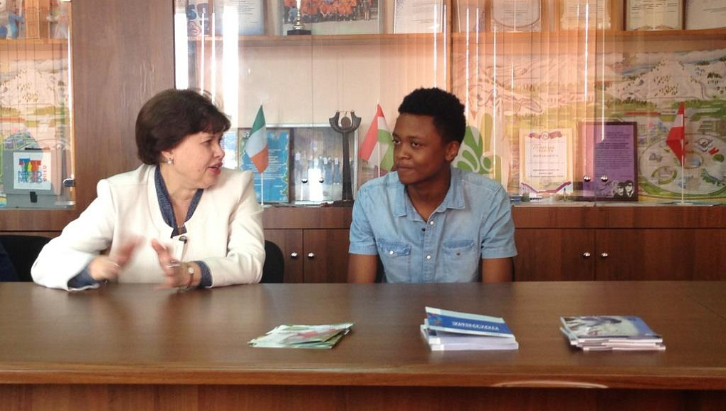 Volunteers and international students are one friendly company!