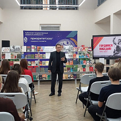 В книжной памяти мгновения войны...