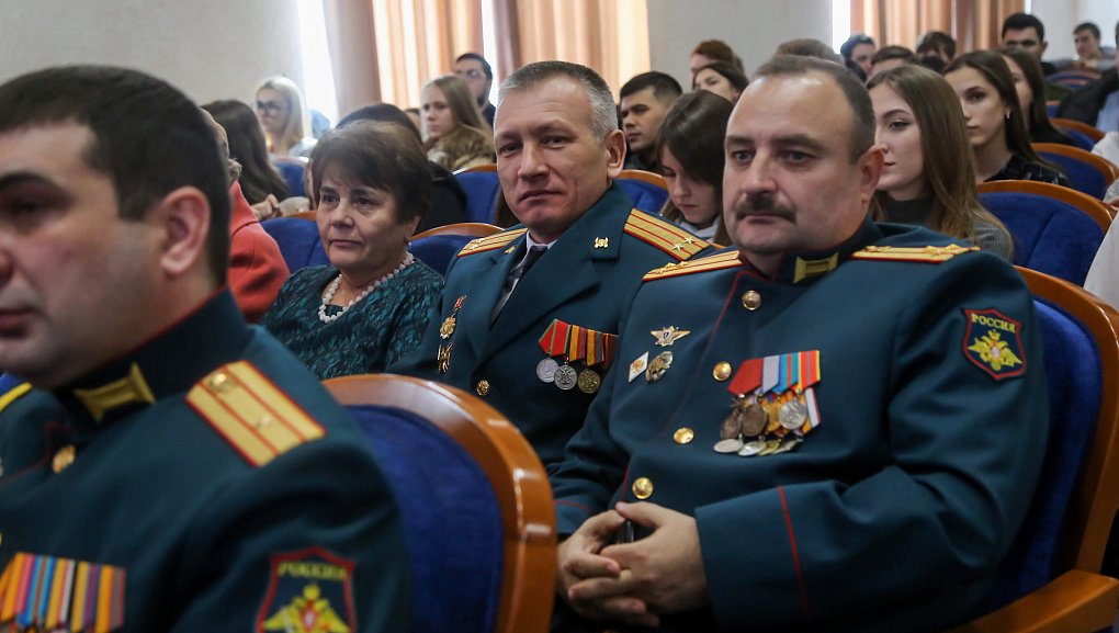 С праздником, мужчины!