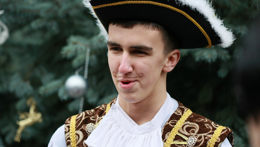 Праздник к нам приходит