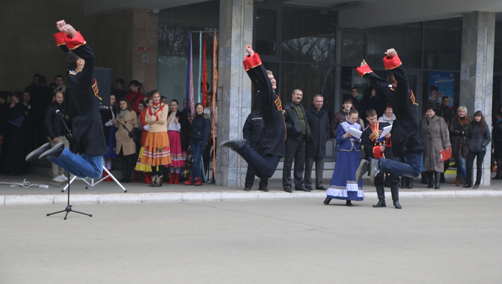 А у нас Масленица!