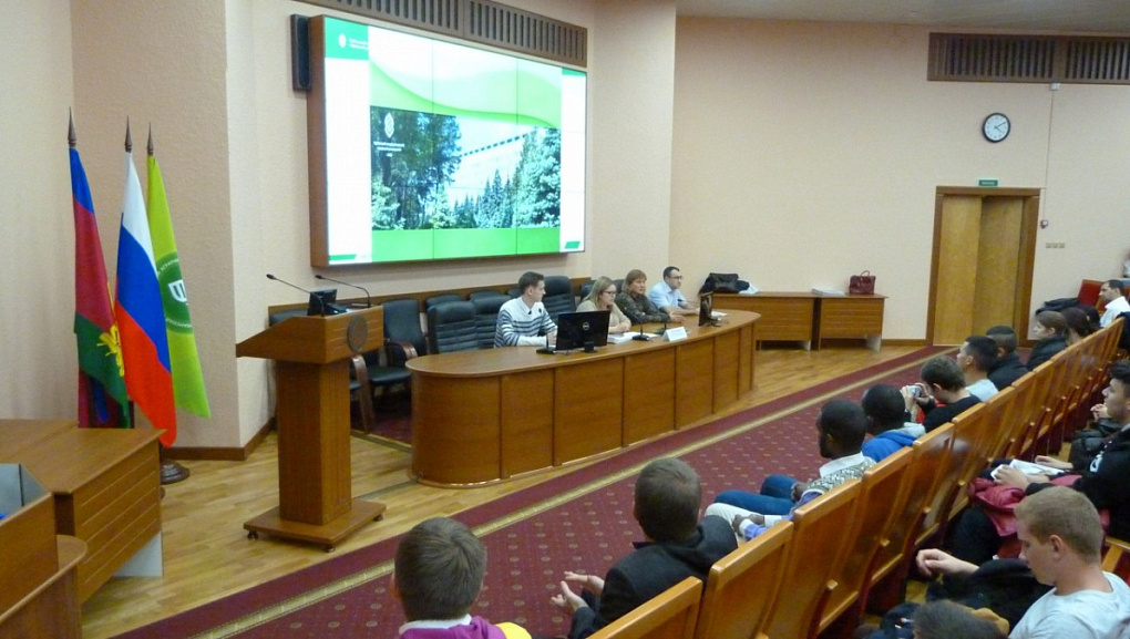 Meeting with foreign students