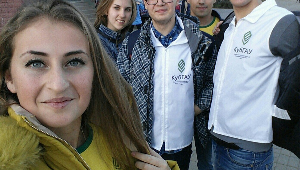 От старшего к младшему