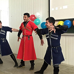 We learn Russian, we dance “lezginka”, we meet the world!