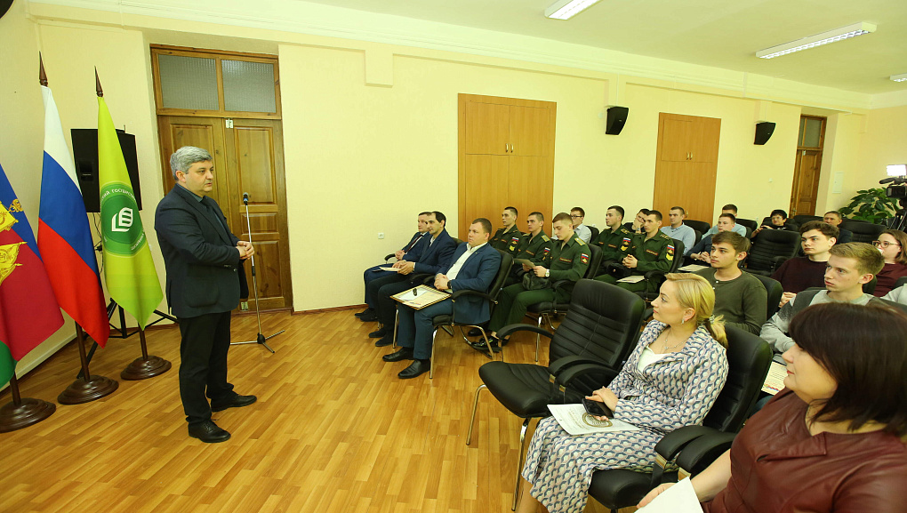 Поблагодарили добровольцев