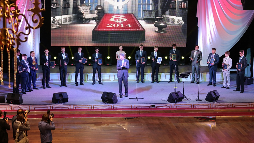 Поздравляем победителей губернаторского конкурса «Премия IQ года»!