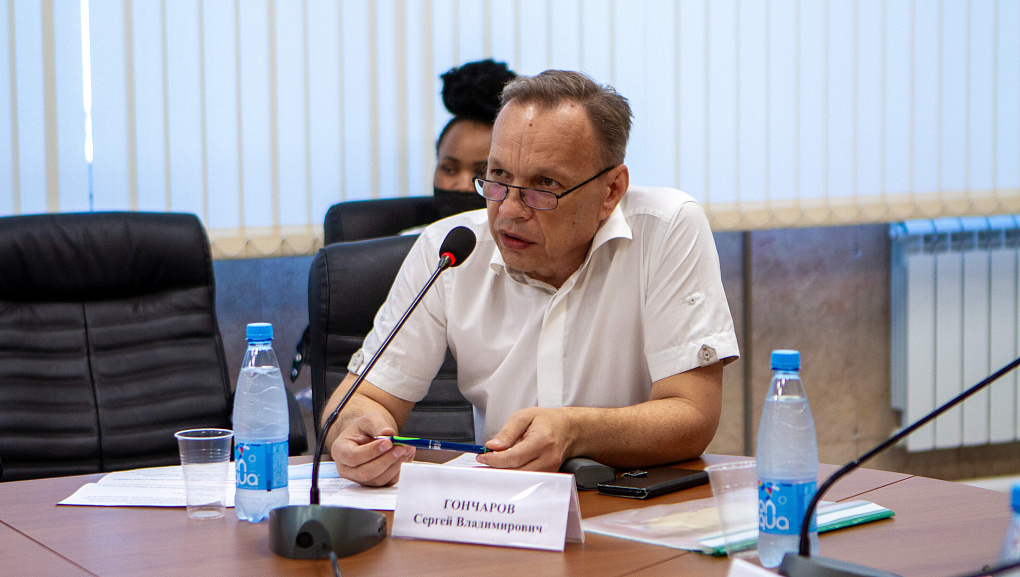 Памяти именитого выпускника