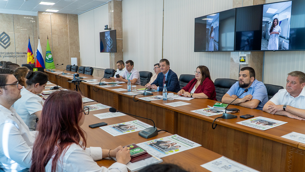 Ректор КубГАУ встретился с участниками Всероссийского «АгроВыпускного»