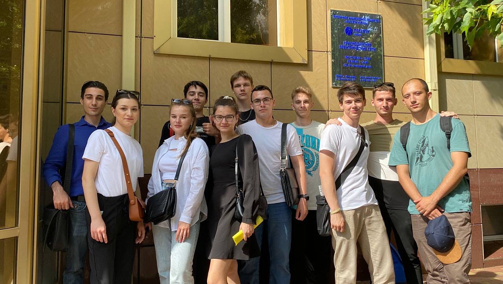 "Искра 2.0" начала трудовой сезон