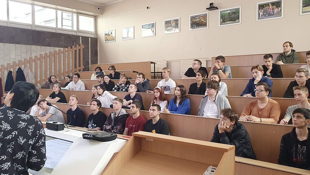 Встречи студентов факультета прикладной информатики с Axenix