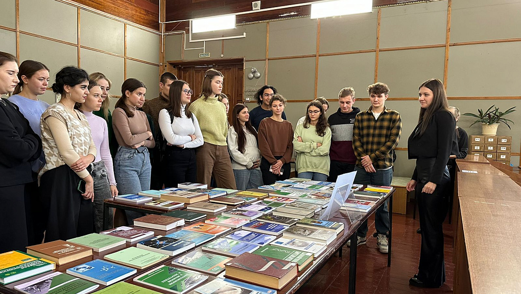 Книжная выставка  «День кафедры Биотехнологии, биохимии и биофизики»