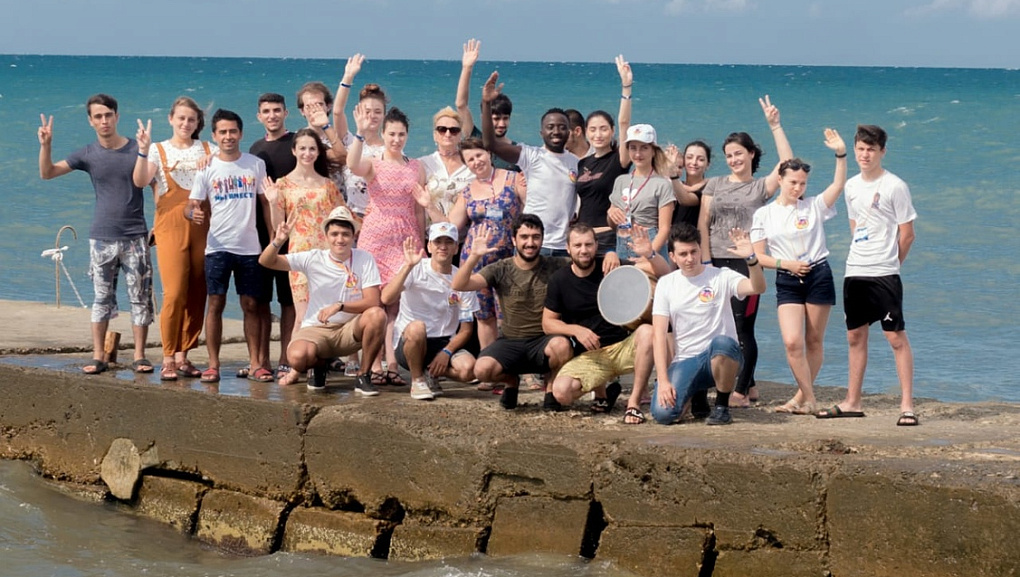 Клубы интернациональной дружбы, объединяйтесь!