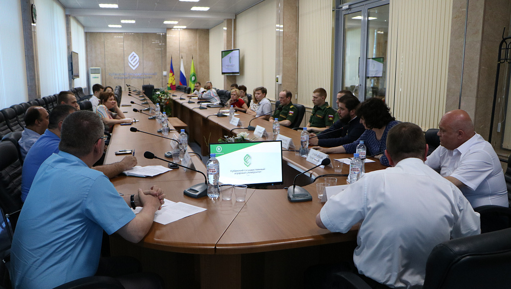 Обсудили вопросы патриотического и профессионального воспитания молодежи