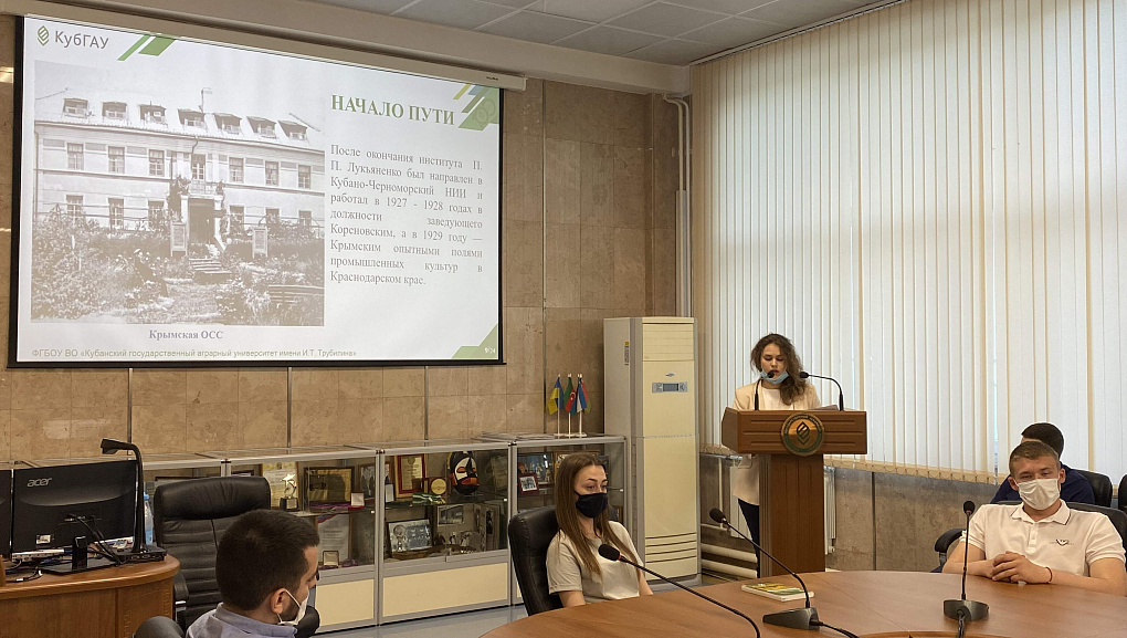 Памяти именитого выпускника