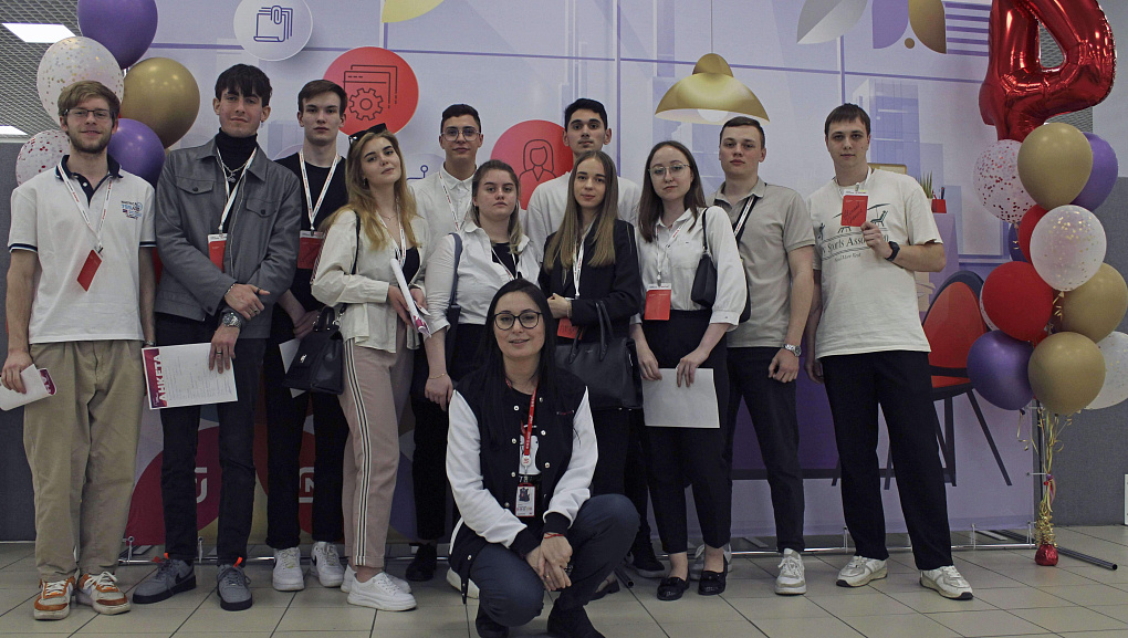 Студенты учетно-финансового факультета на Дне открытых дверей в ОЦО Магнит