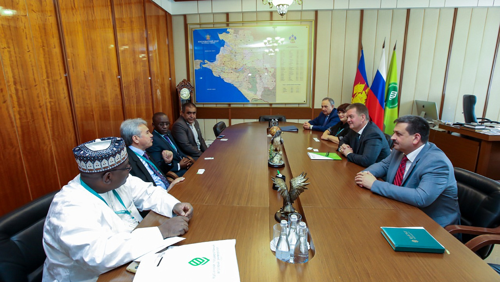 Приветствуем весь мир! 