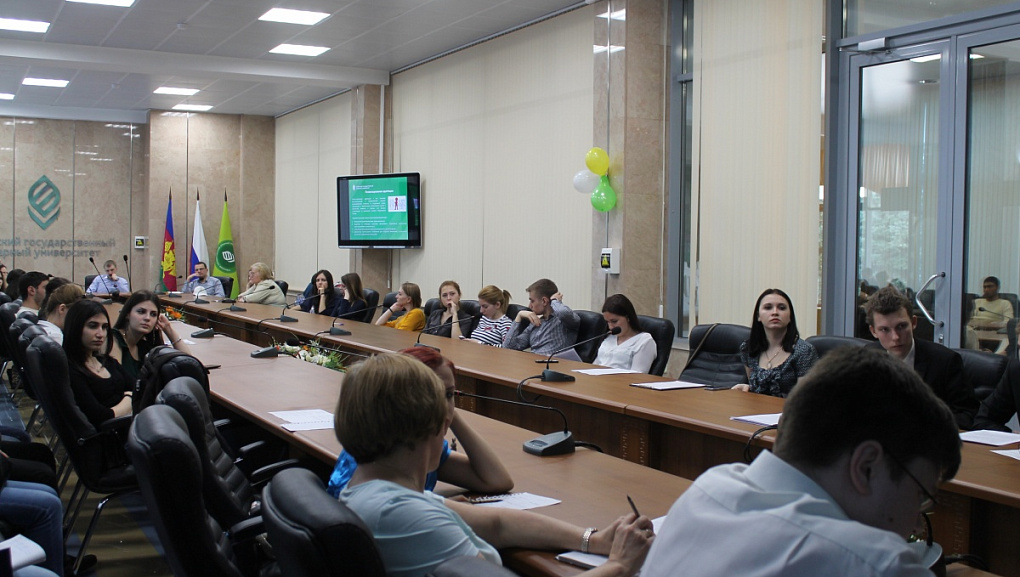 Студенты разбирались в психологических проблемах современной молодежи