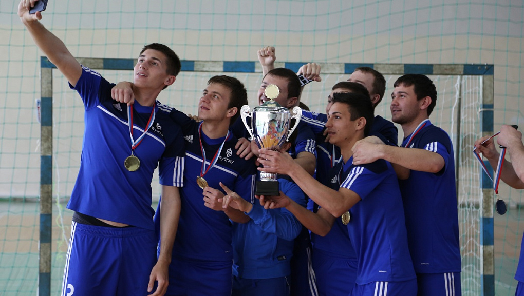 Чемпионы по мини-футболу!