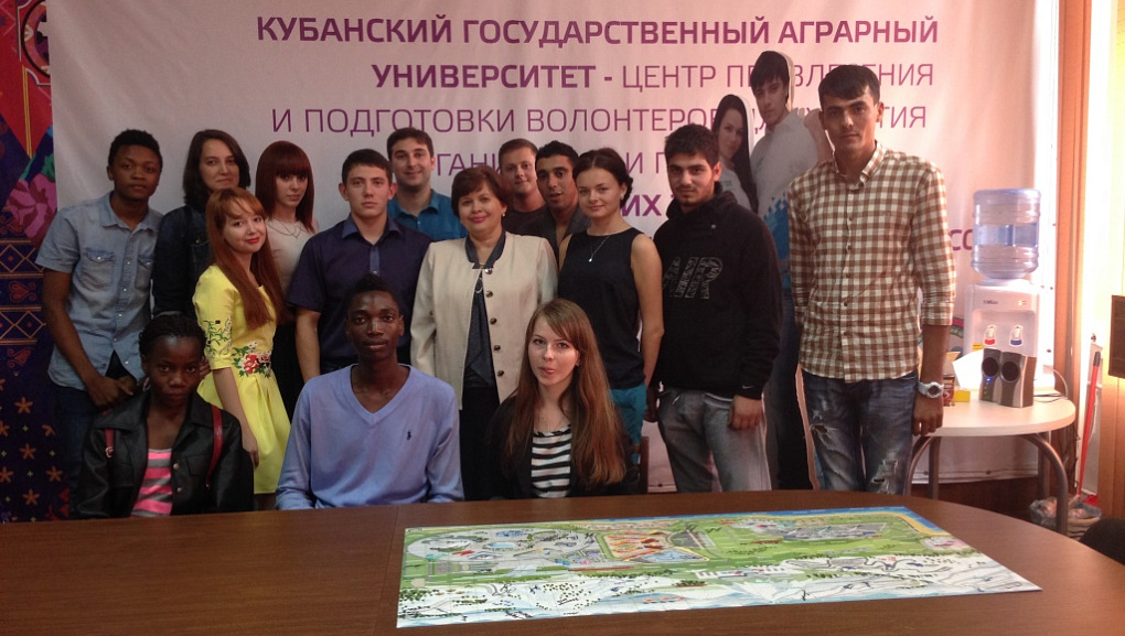 Volunteers and international students are one friendly company!