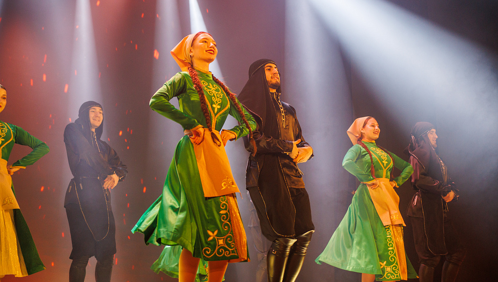 В КубГАУ поздравили женщин с Международным женским днём