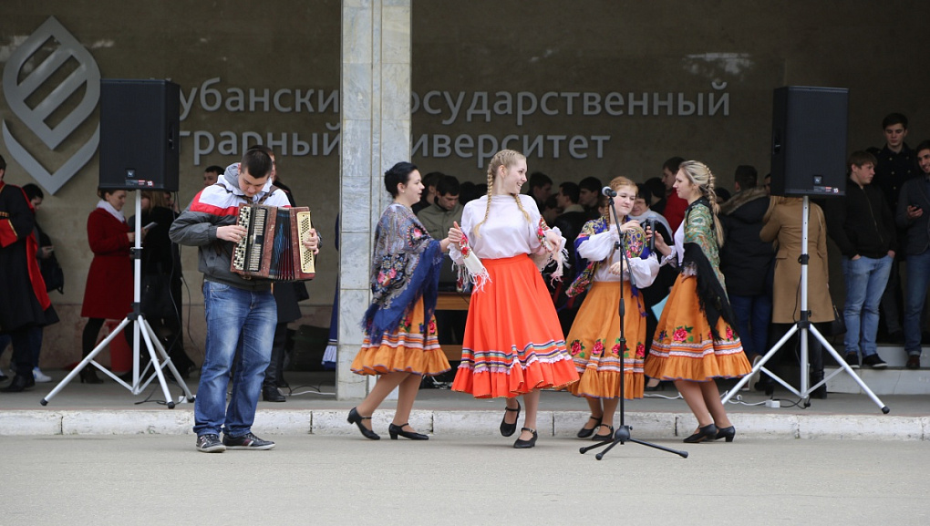А у нас Масленица!