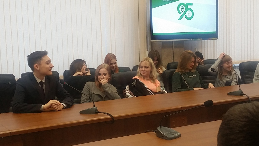 Обсудили устройство Вселенной